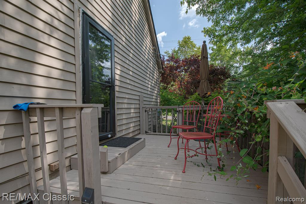 615 LEON Road, Walled Lake, MI 48390 — Photo 13