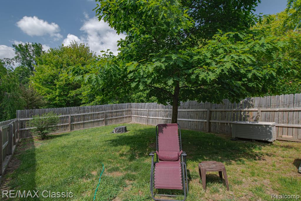615 LEON Road, Walled Lake, MI 48390 — Photo 14