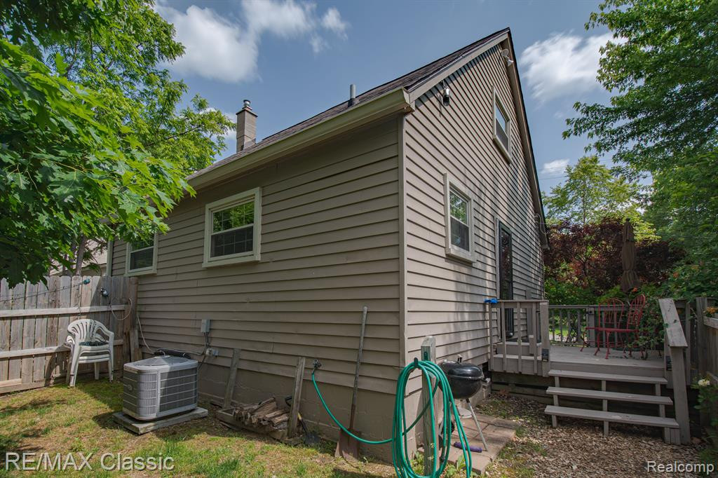 615 LEON Road, Walled Lake, MI 48390 — Photo 15