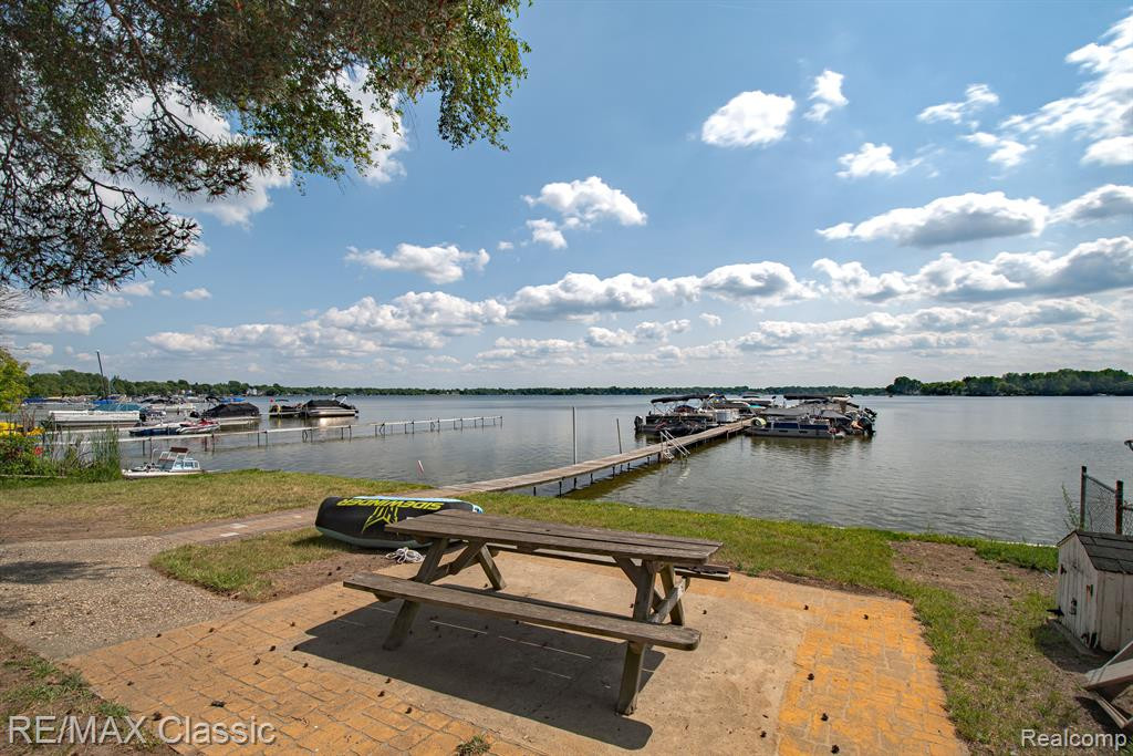 615 LEON Road, Walled Lake, MI 48390 — Photo 16