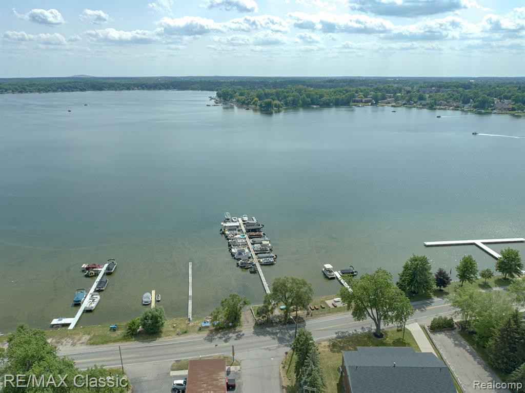 615 LEON Road, Walled Lake, MI 48390 — Photo 18