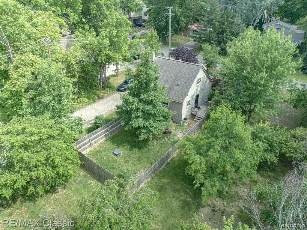 615 LEON Road, Walled Lake, MI 48390 — Photo 20