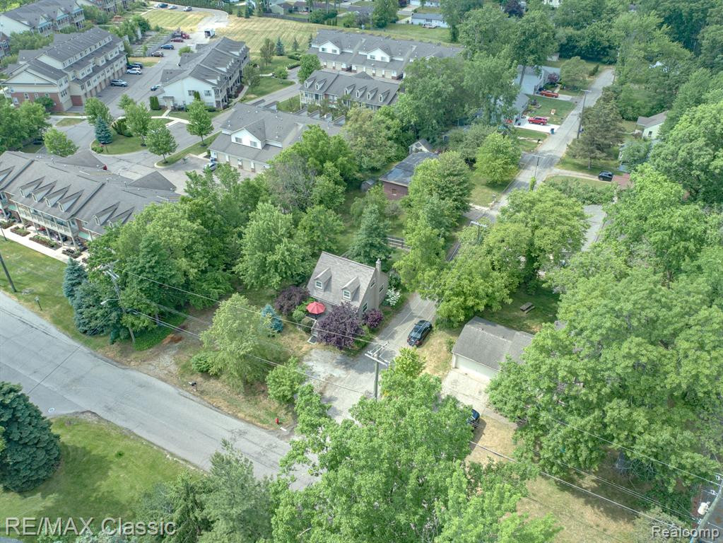 615 LEON Road, Walled Lake, MI 48390 — Photo 22