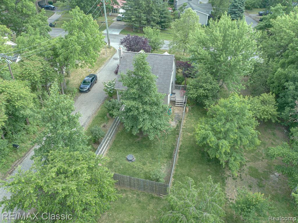 615 LEON Road, Walled Lake, MI 48390 — Photo 23