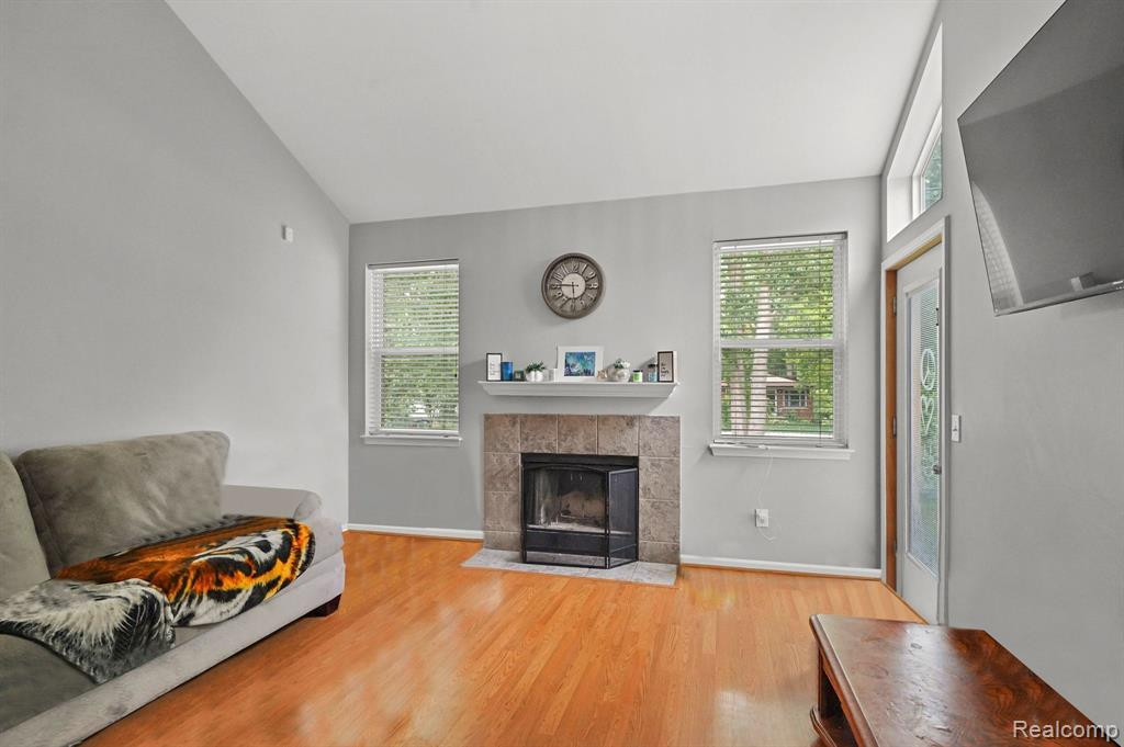 303 Victorian Lane, Belleville, MI 48111 — Photo 18