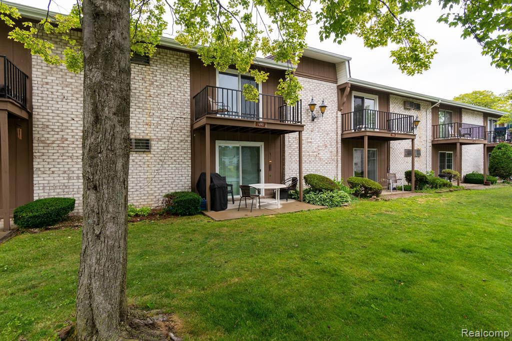 7490 WOODVIEW Street, 3, Westland, MI — Photo 2