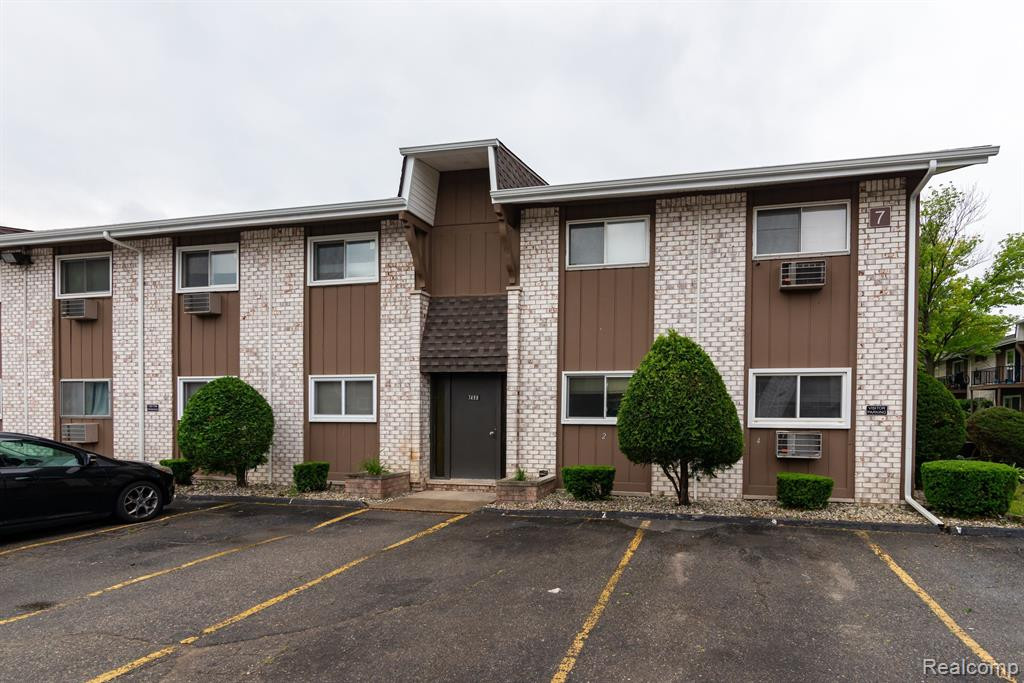 7490 WOODVIEW Street, 3, Westland, MI — Photo 3