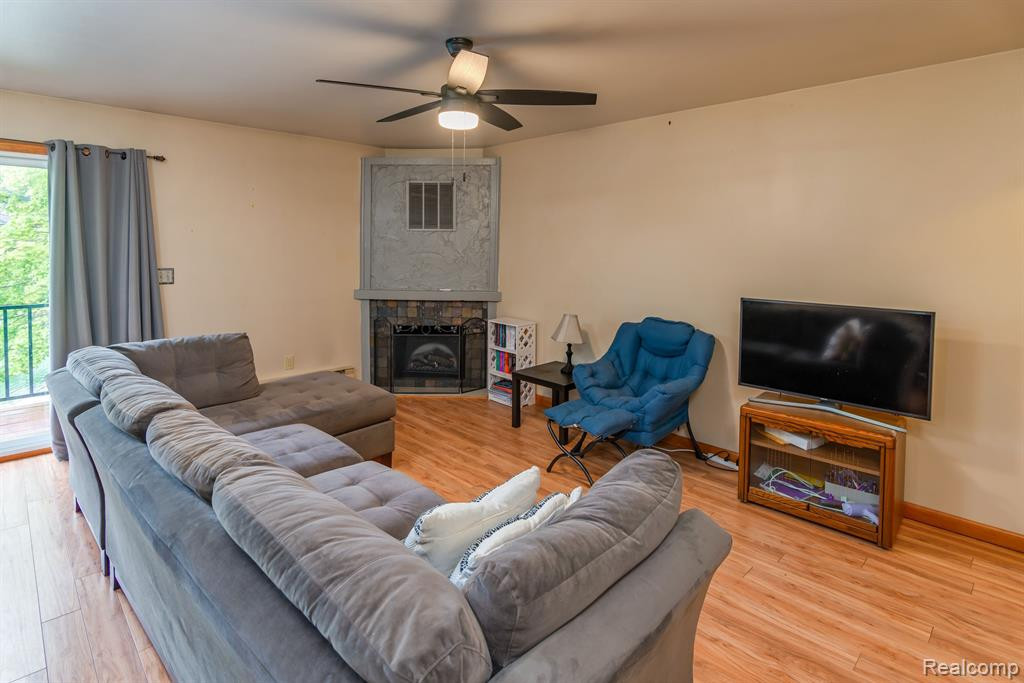 7490 WOODVIEW Street, 3, Westland, MI — Photo 4