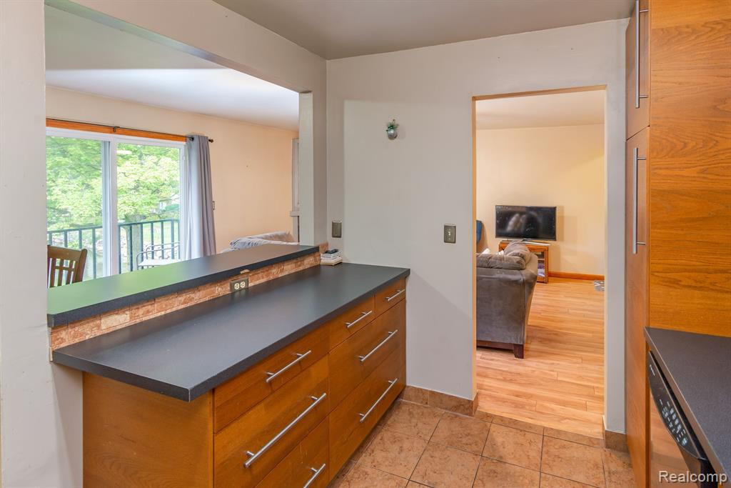7490 WOODVIEW Street, 3, Westland, MI — Photo 10