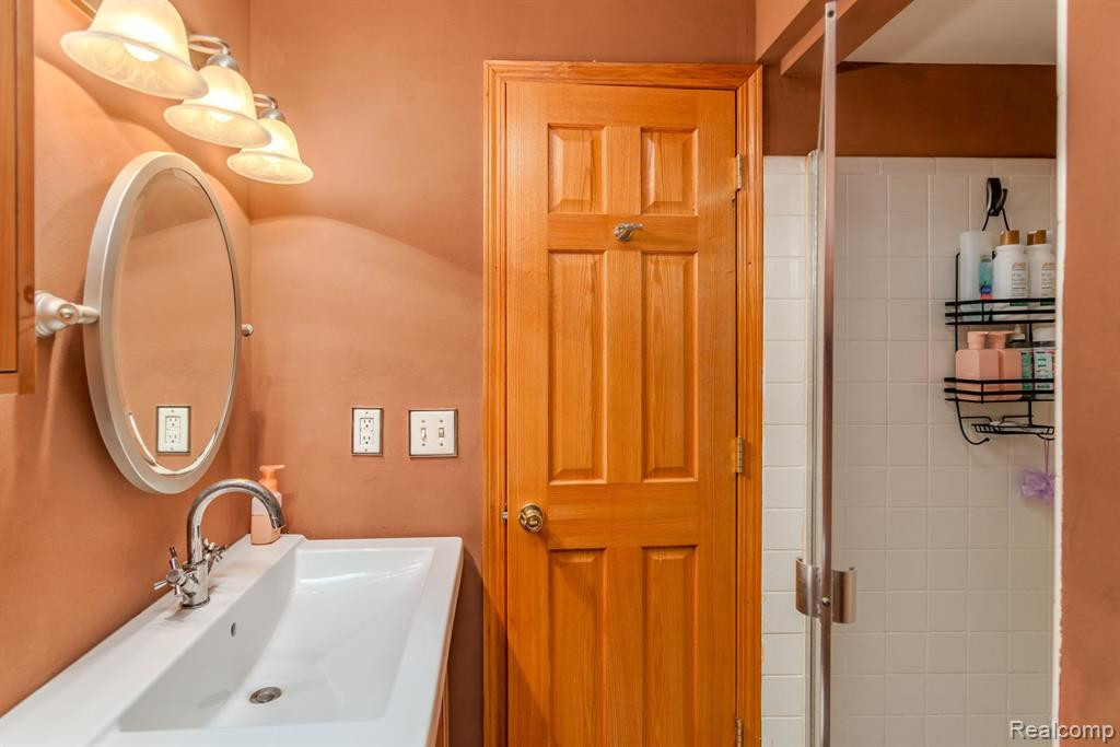 7490 WOODVIEW Street, 3, Westland, MI — Photo 16