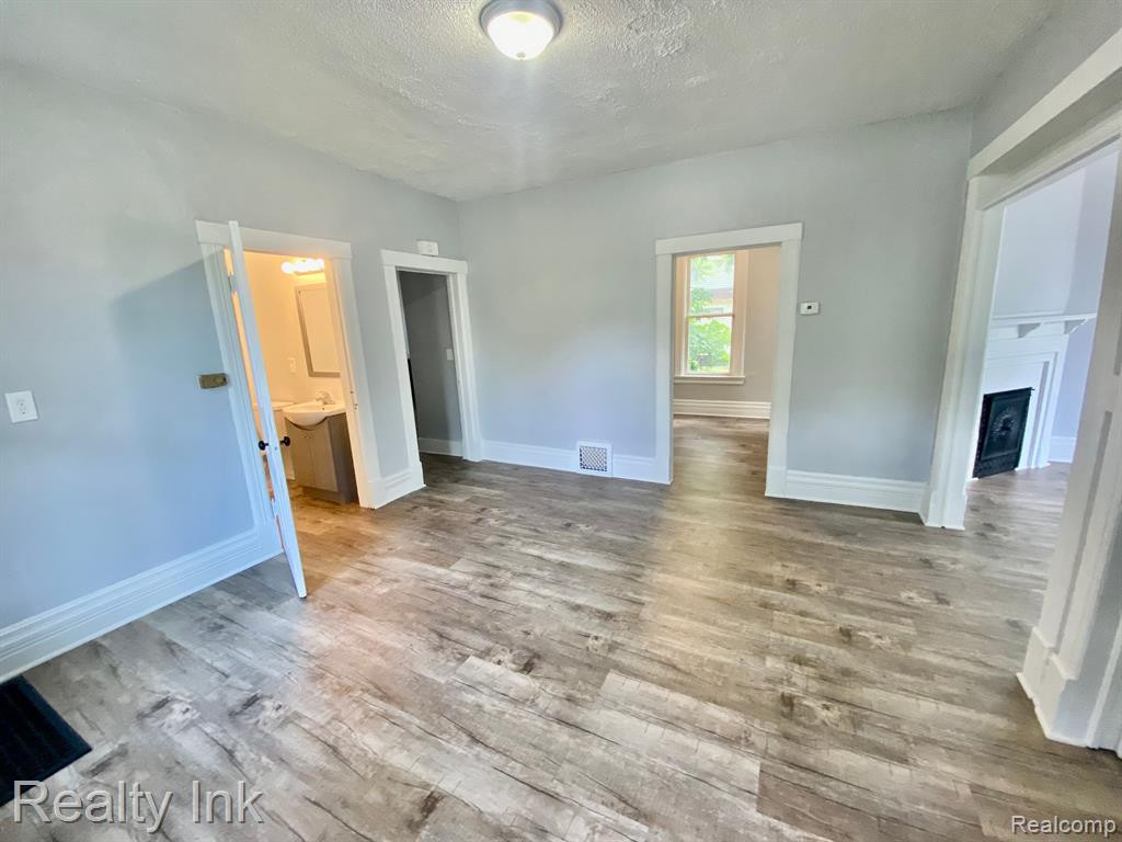 214 W FOREST Avenue, Ypsilanti, MI 48197 — Photo 6
