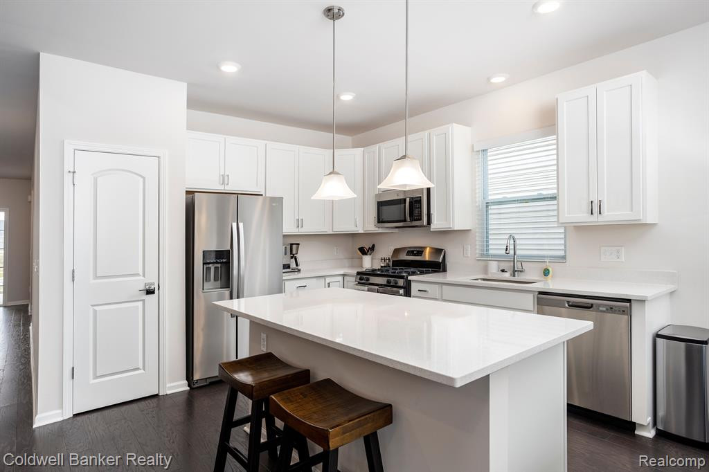 47780 BARRINGTON Drive, Canton, MI 48188 — Photo 18