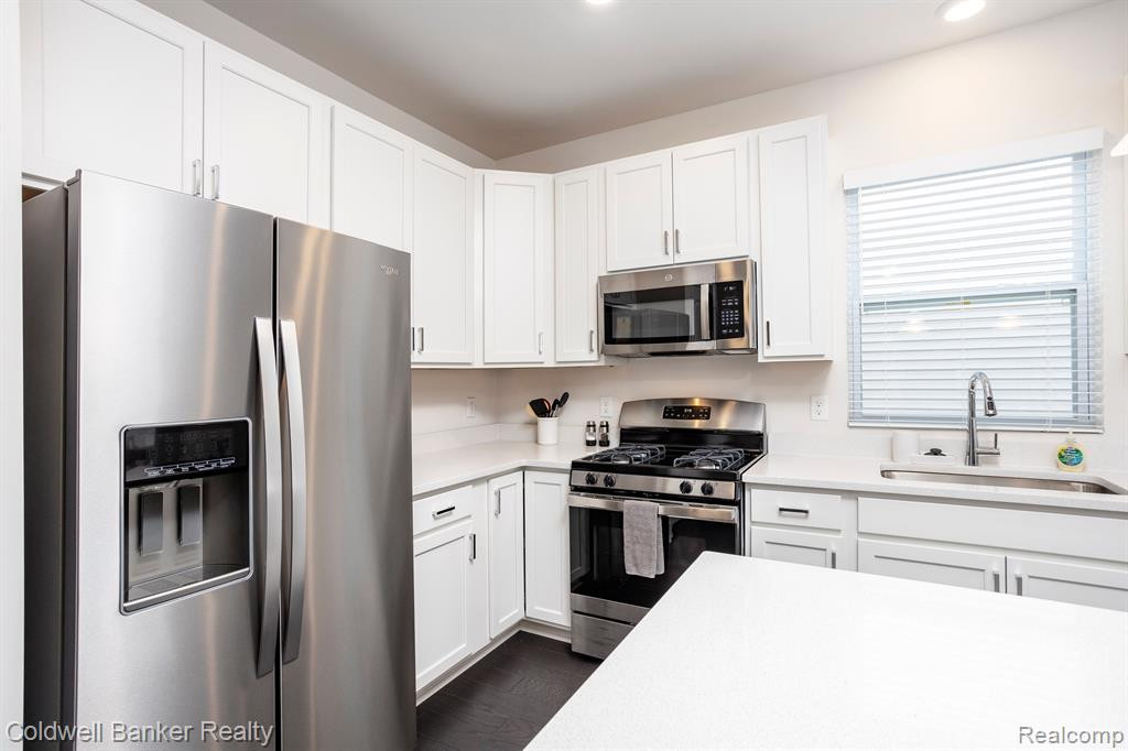 47780 BARRINGTON Drive, Canton, MI 48188 — Photo 19