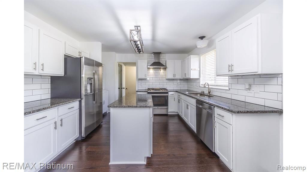 9979 W AVONDALE Circle, Ypsilanti, MI 48198 — Photo 2
