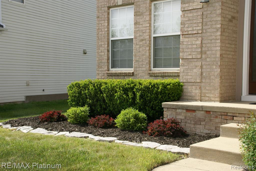 9979 W AVONDALE Circle, Ypsilanti, MI 48198 — Photo 6