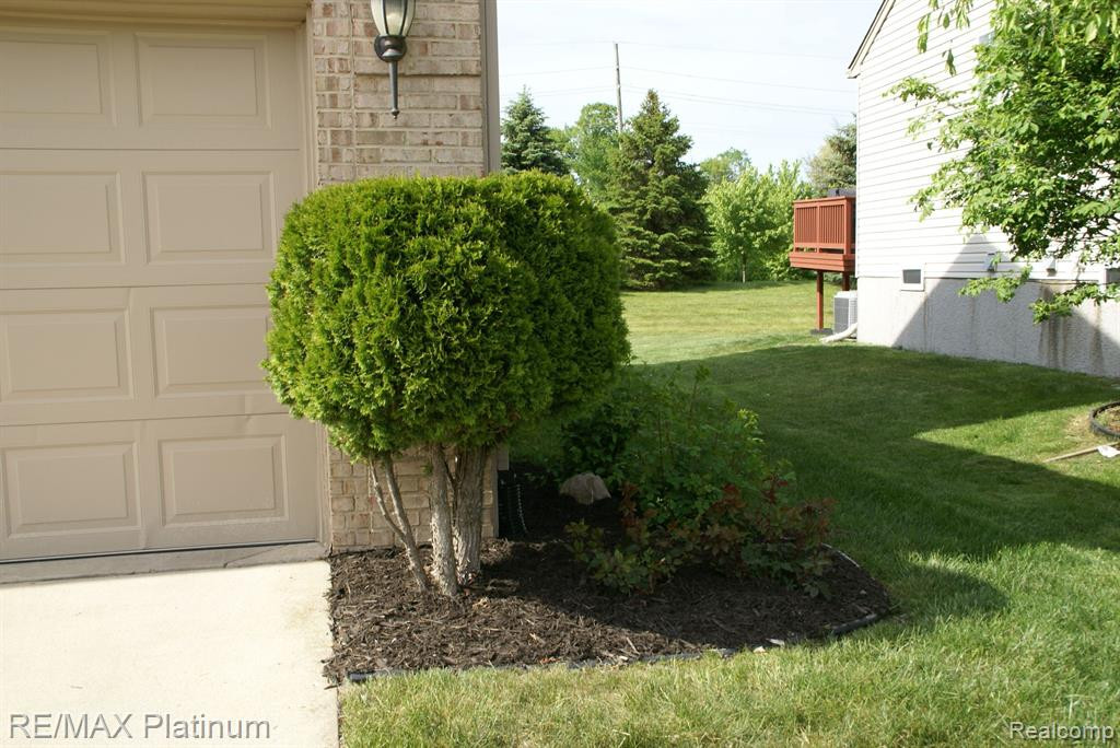 9979 W AVONDALE Circle, Ypsilanti, MI 48198 — Photo 7