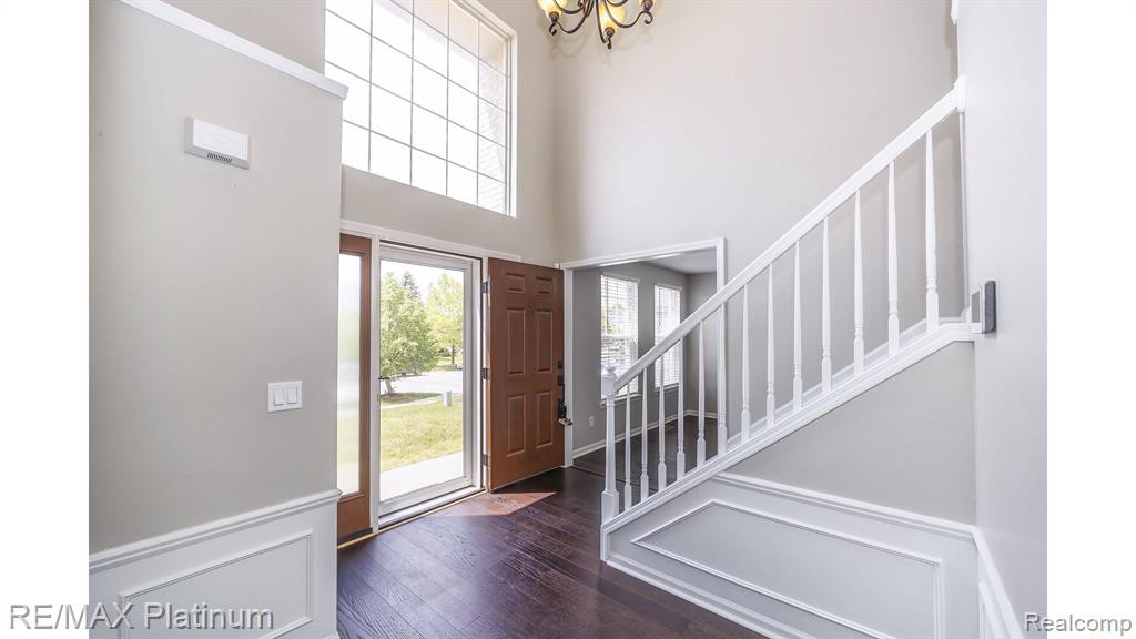 9979 W AVONDALE Circle, Ypsilanti, MI 48198 — Photo 8