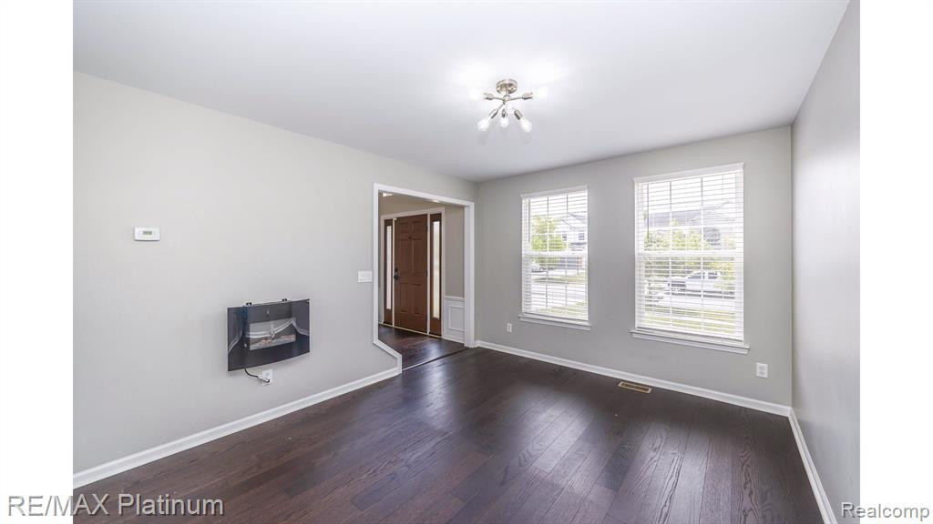 9979 W AVONDALE Circle, Ypsilanti, MI 48198 — Photo 12