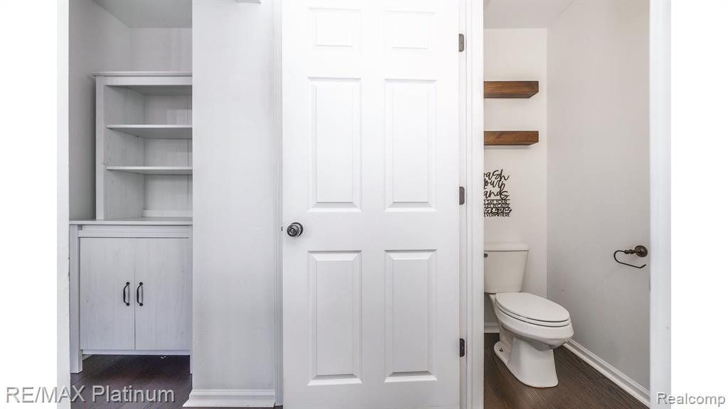 9979 W AVONDALE Circle, Ypsilanti, MI 48198 — Photo 15