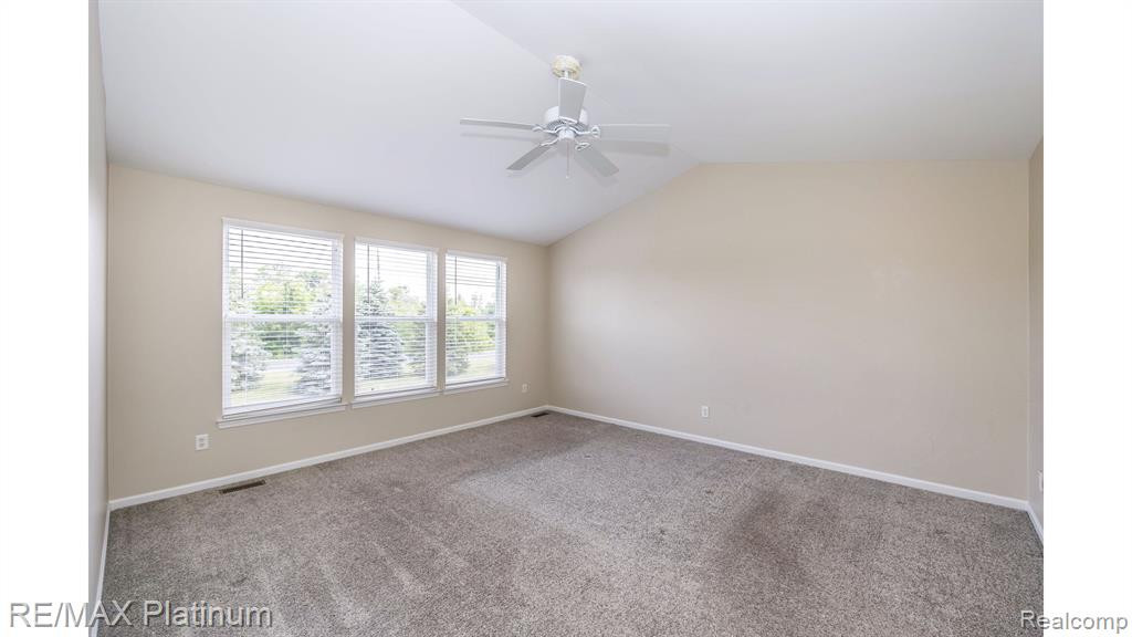 9979 W AVONDALE Circle, Ypsilanti, MI 48198 — Photo 18