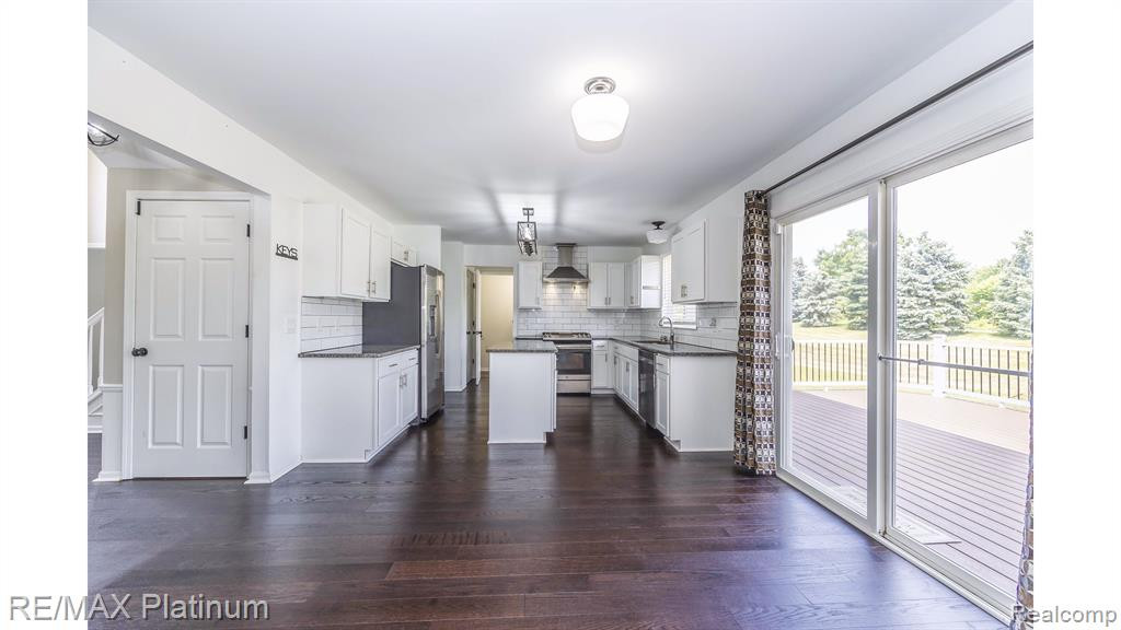 9979 W AVONDALE Circle, Ypsilanti, MI 48198 — Photo 19