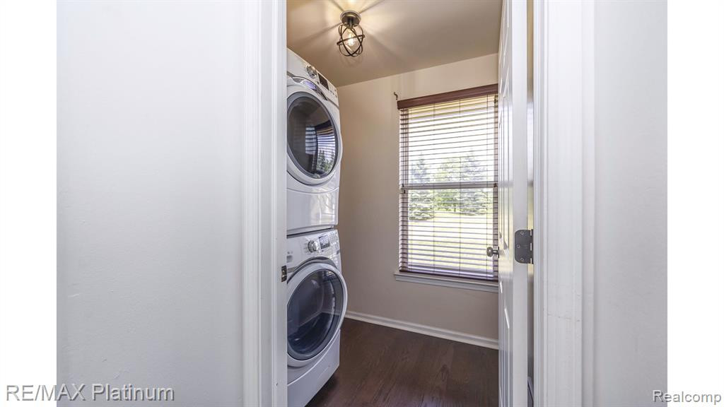 9979 W AVONDALE Circle, Ypsilanti, MI 48198 — Photo 22