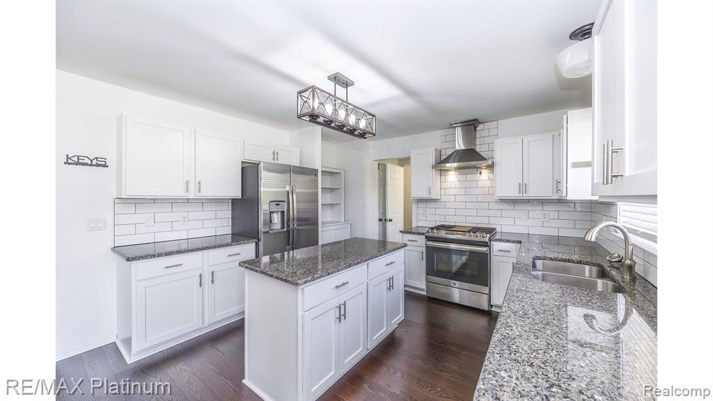 9979 W AVONDALE Circle, Ypsilanti, MI 48198 — Photo 24