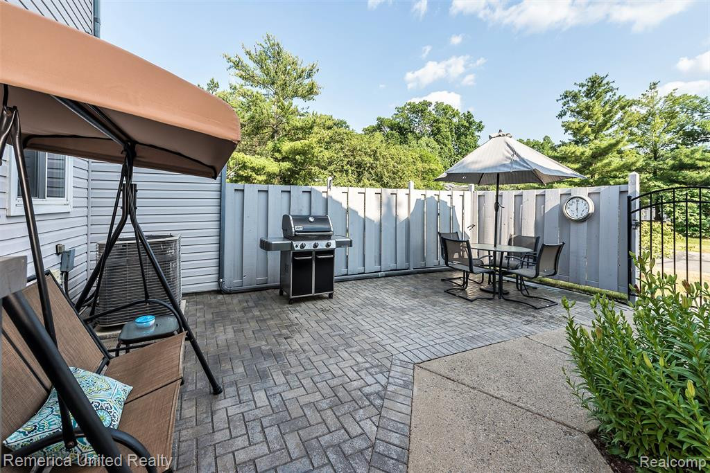 7690 GUNNISON, Brighton, MI 48114 — Photo 2