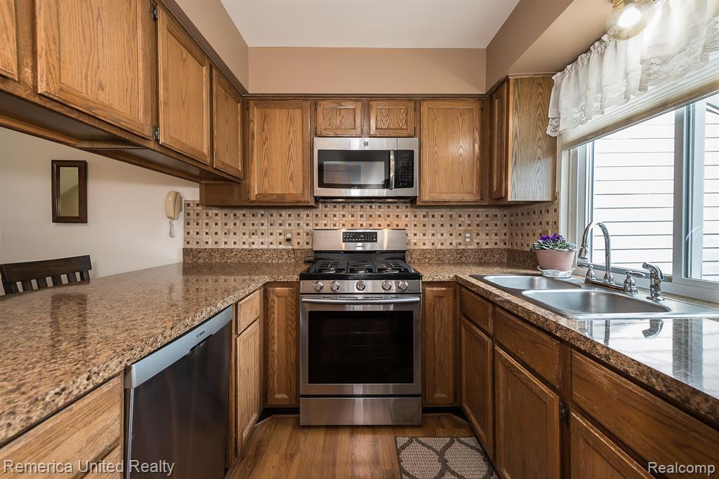 7690 GUNNISON, Brighton, MI 48114 — Photo 7