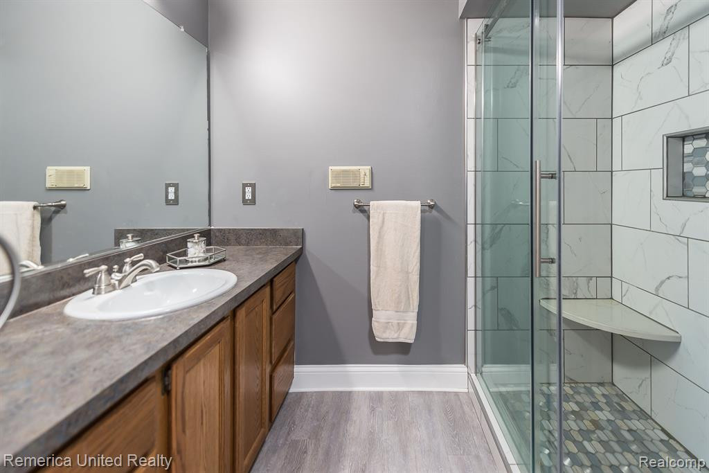 7690 GUNNISON, Brighton, MI 48114 — Photo 20