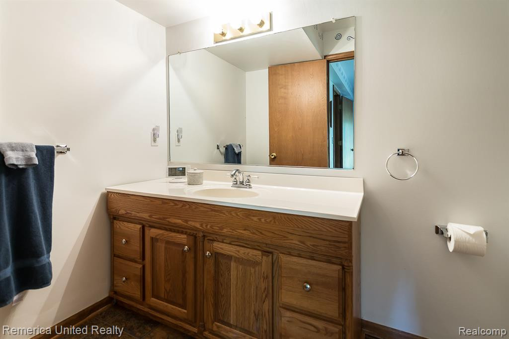 7690 GUNNISON, Brighton, MI 48114 — Photo 38