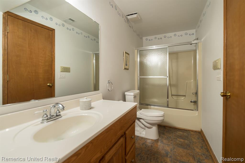 7690 GUNNISON, Brighton, MI 48114 — Photo 39