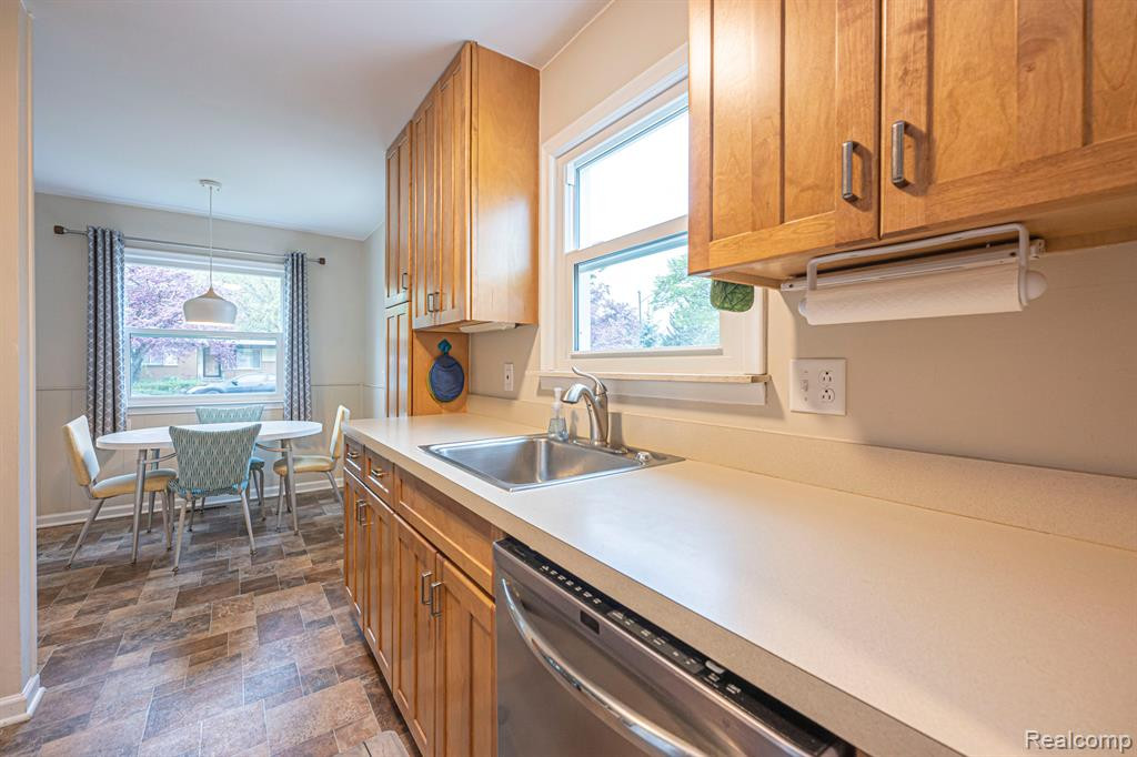 2523 HAMPSHIRE Road, Ann Arbor, MI 48104 — Photo 11