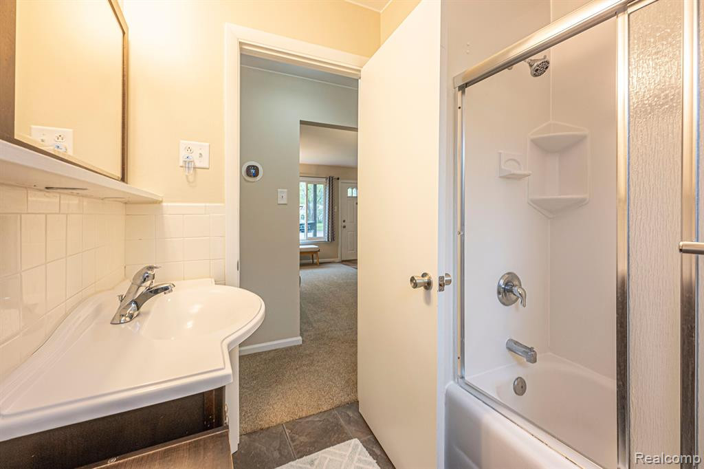 2523 HAMPSHIRE Road, Ann Arbor, MI 48104 — Photo 19