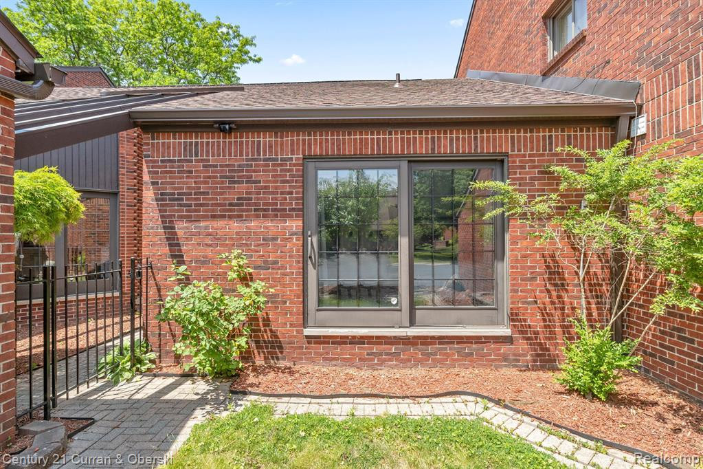 27 BLAIR Lane, Dearborn, MI 48120 — Photo 4