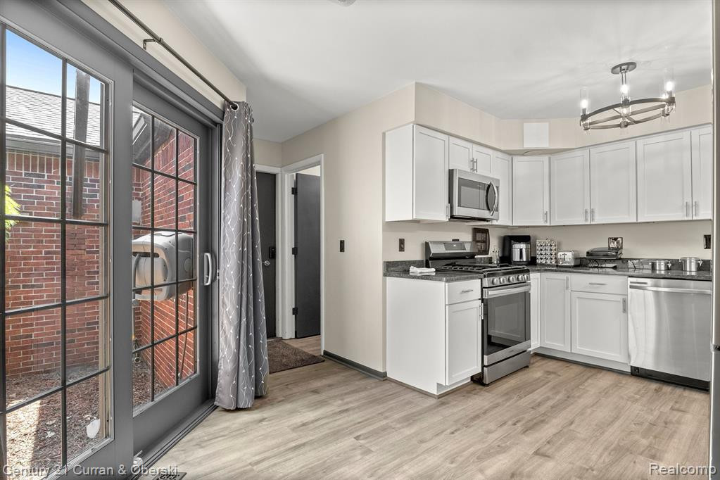 27 BLAIR Lane, Dearborn, MI 48120 — Photo 18