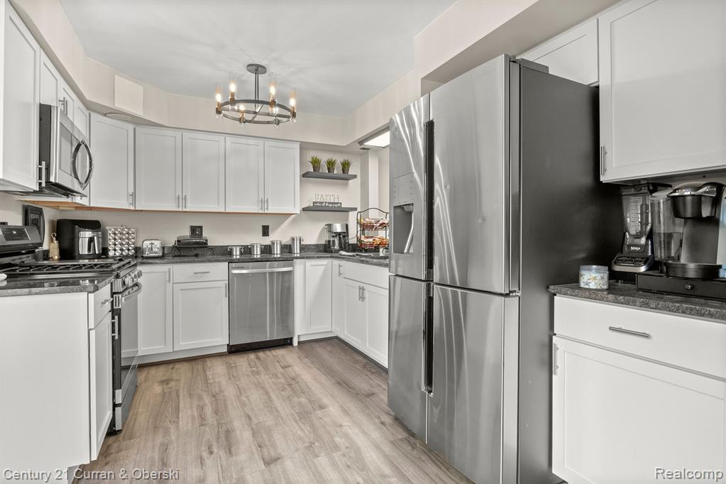 27 BLAIR Lane, Dearborn, MI 48120 — Photo 20