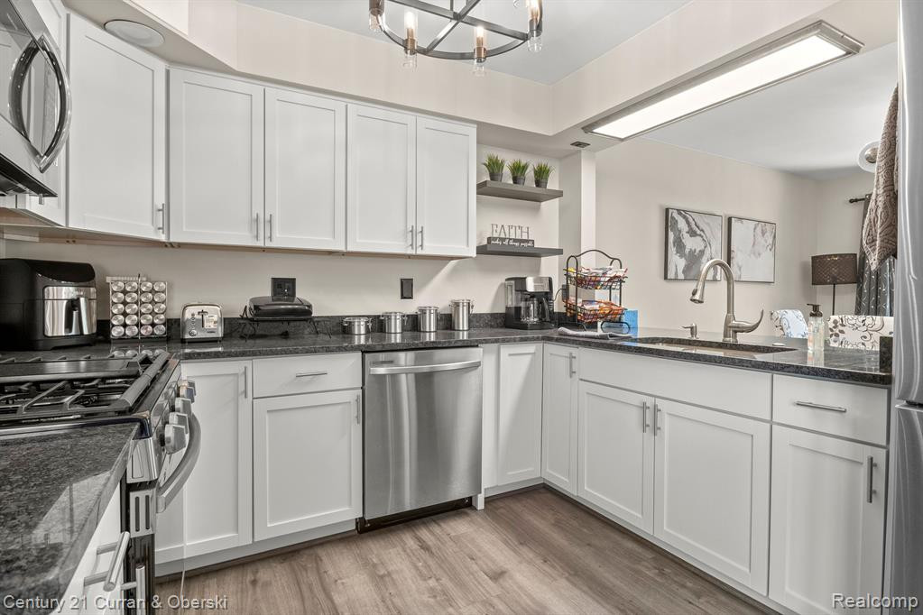 27 BLAIR Lane, Dearborn, MI 48120 — Photo 21