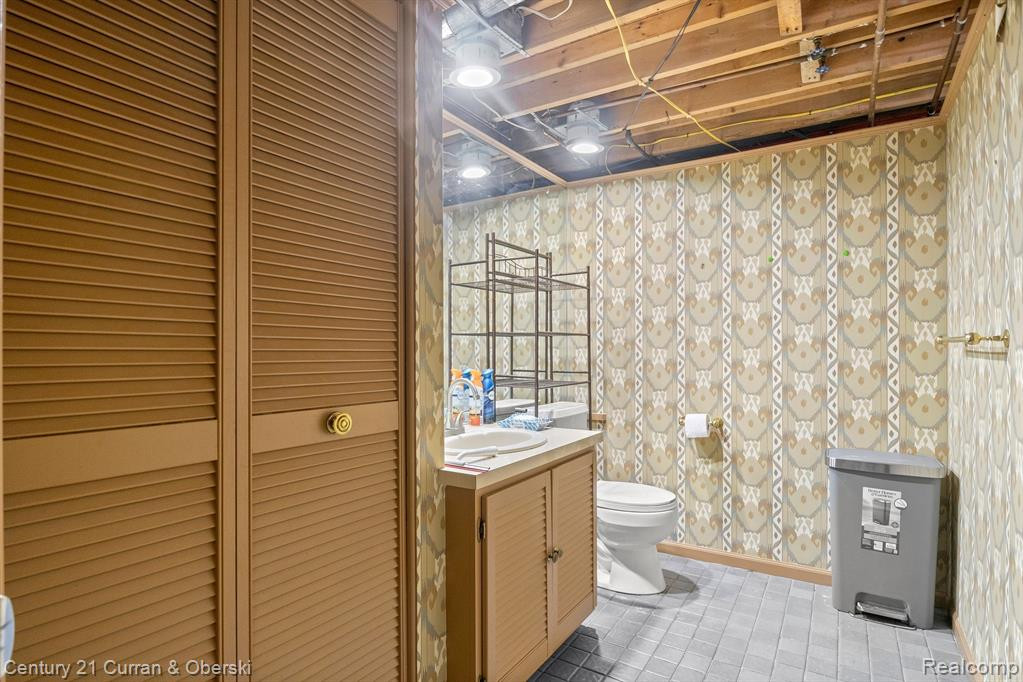 27 BLAIR Lane, Dearborn, MI 48120 — Photo 31