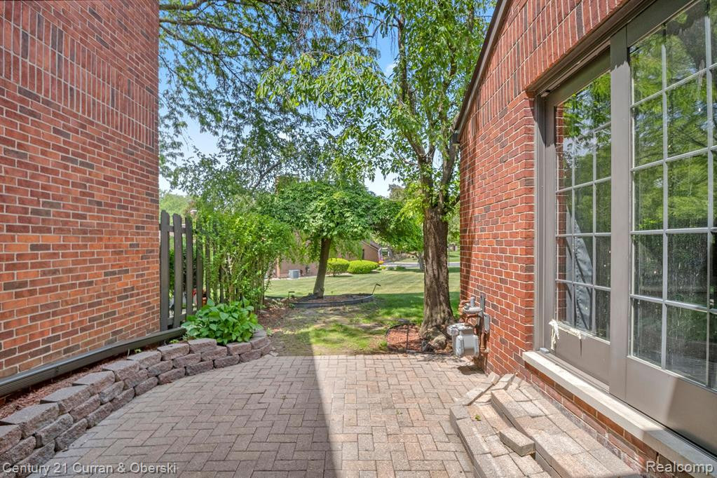 27 BLAIR Lane, Dearborn, MI 48120 — Photo 41