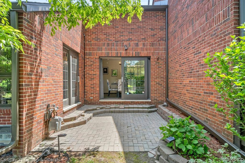 27 BLAIR Lane, Dearborn, MI 48120 — Photo 42
