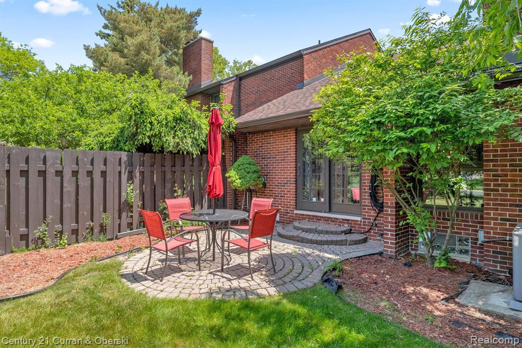 27 BLAIR Lane, Dearborn, MI 48120 — Photo 43