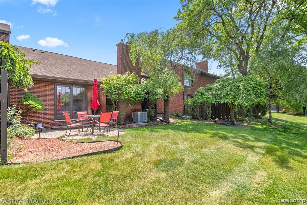 27 BLAIR Lane, Dearborn, MI 48120 — Photo 44