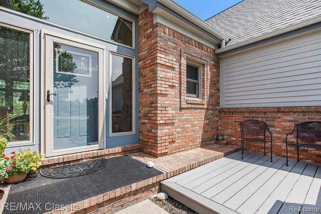 11439 ARROWHEAD Drive, South Lyon, MI 48178 — Photo 2