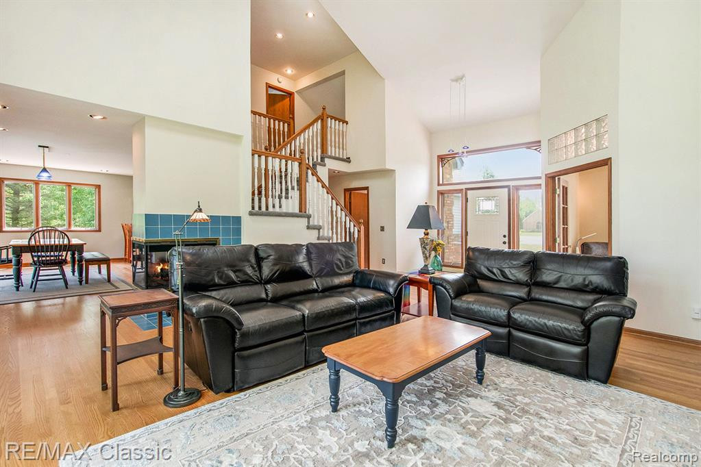 11439 ARROWHEAD Drive, South Lyon, MI 48178 — Photo 6