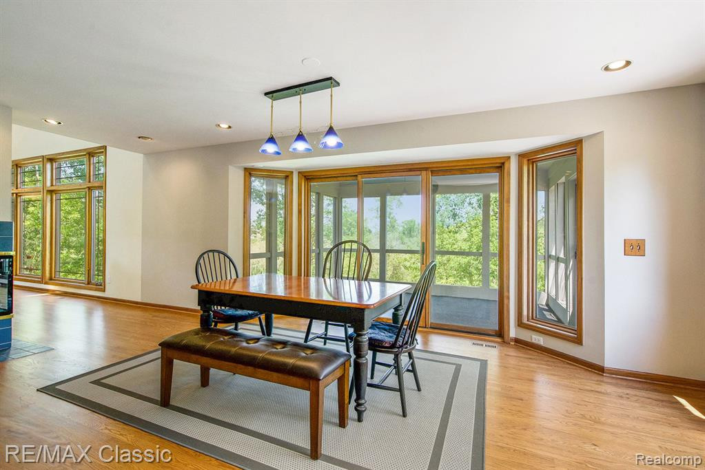 11439 ARROWHEAD Drive, South Lyon, MI 48178 — Photo 9