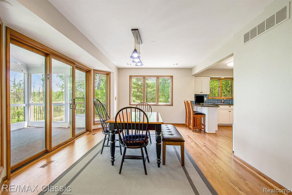 11439 ARROWHEAD Drive, South Lyon, MI 48178 — Photo 10