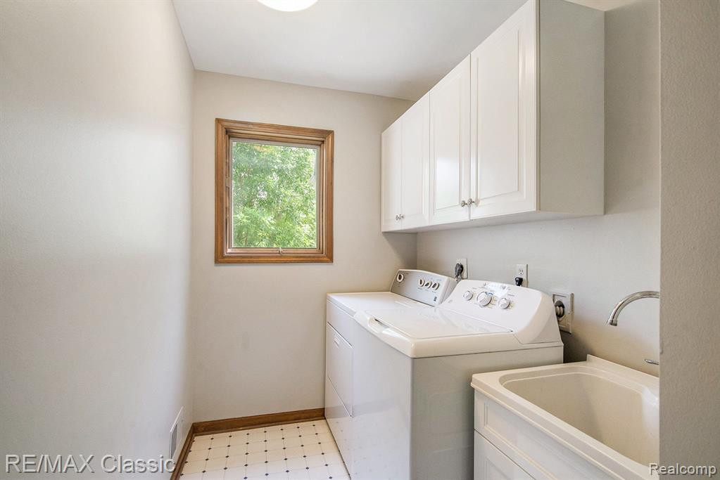 11439 ARROWHEAD Drive, South Lyon, MI 48178 — Photo 19