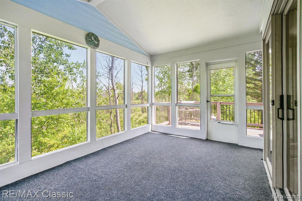 11439 ARROWHEAD Drive, South Lyon, MI 48178 — Photo 20