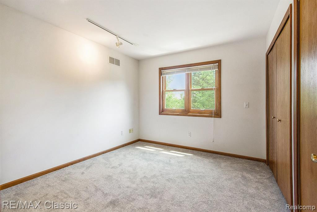 11439 ARROWHEAD Drive, South Lyon, MI 48178 — Photo 23